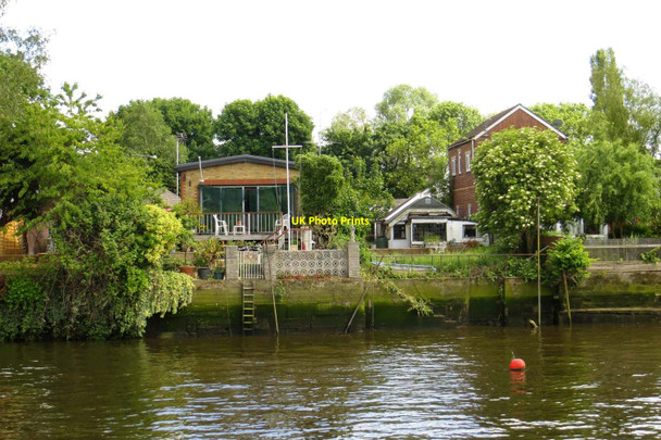 Photo 6"x4" Houses on Eel Pie Island Twickenham c2015