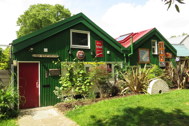 Photo 6"x4" Lion Boathouse on Eel Pie Island Twickenham c2015