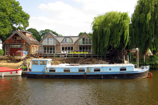 Photo 6"x4" Boat moored by Eel Pie Island Twickenham c2015