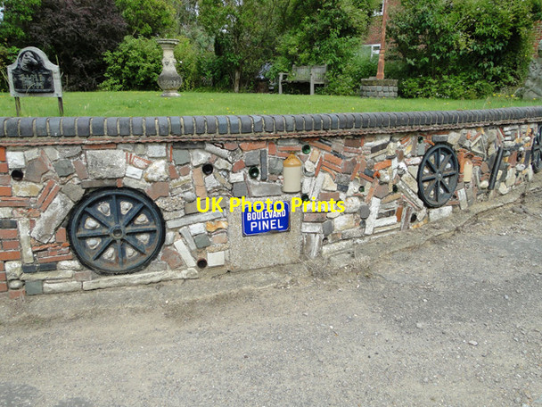 Photo 6"x4" An eye-catching wall at Erpingham Erpingham c2015