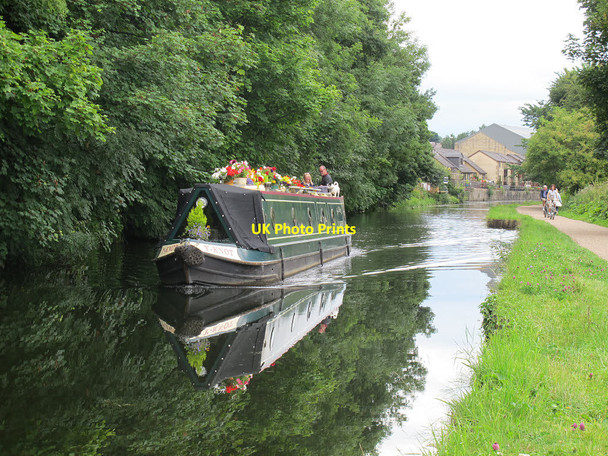 Photo 6"x4" Canal boat at Rodley Pudsey\/SE2233 c2015
