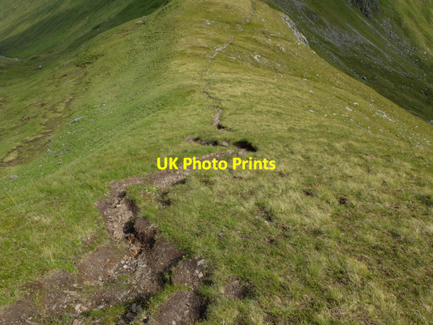 Photo 6"x4" Bealach between Sg\u00c3\u00b9rr a' Bhealaich Dheirg and Aonach Meadhoin Aonach Meadhoin c2015