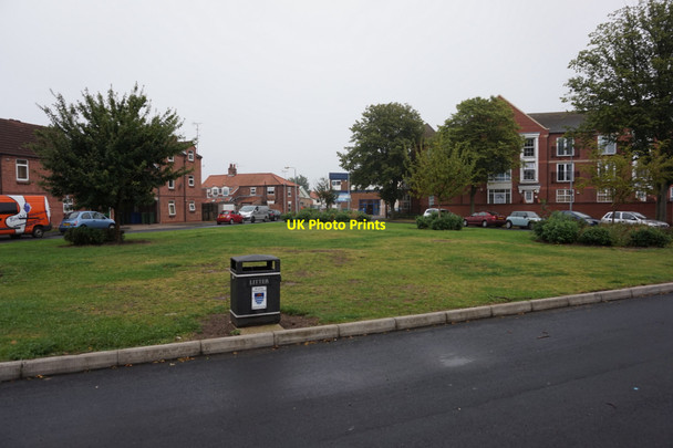 Photo 6"x4" Small green on Wellington Road, Beverley Beverley c2015
