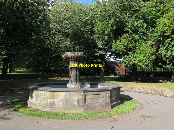 Photo 6"x4" Armley Park: Jubilee fountain Armley c2015