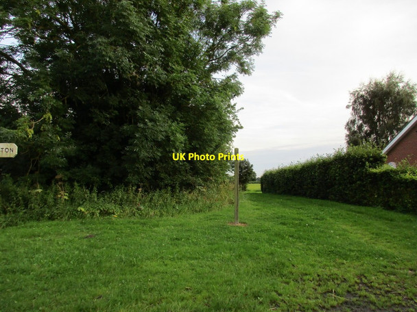 Photo 6"x4" Footpath at Sandholme Sandholme\/SE8230 c2015