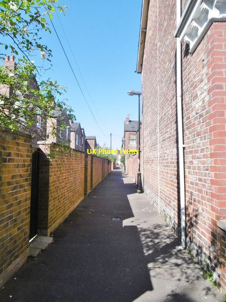 Photo 6"x4" Whalley Range, ginnel Old Trafford c2015