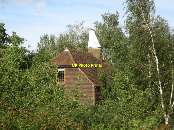 Photo 6"x4" Stilebridge Oast House, Maidstone Road, Marden Underlining Green c2015
