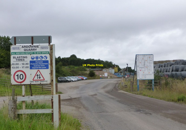 Photo 6"x4" Entrance to Ardownie Quarry Monifieth c2015