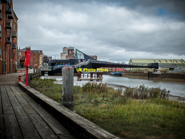 Photo 6"x4" Scale Lane footbridge Kingston upon Hull c2015