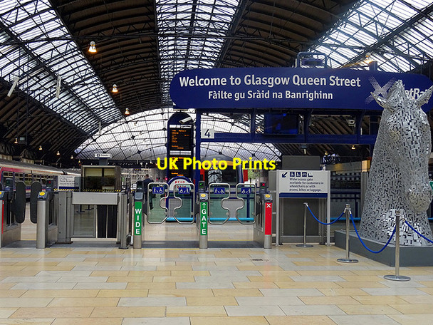 Photo 6"x4" Ticket barrier at Glasgow Queen Street Station Glasgow c2015
