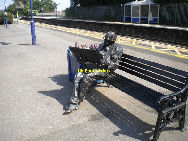 Photo 6"x4" Public art on bench at Maidenhead station Maidenhead c2015
