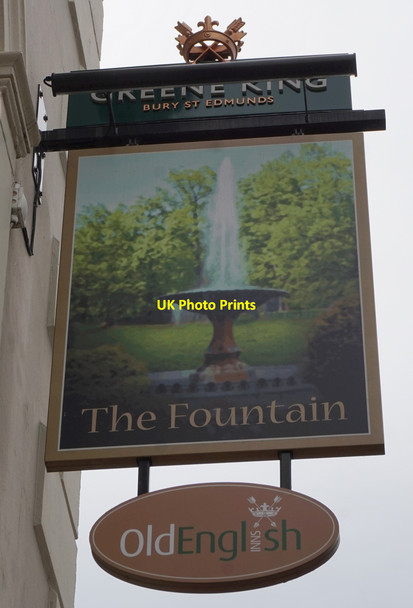 Photo 6"x4" The Fountain on the High Street, Cowes Cowes c2015