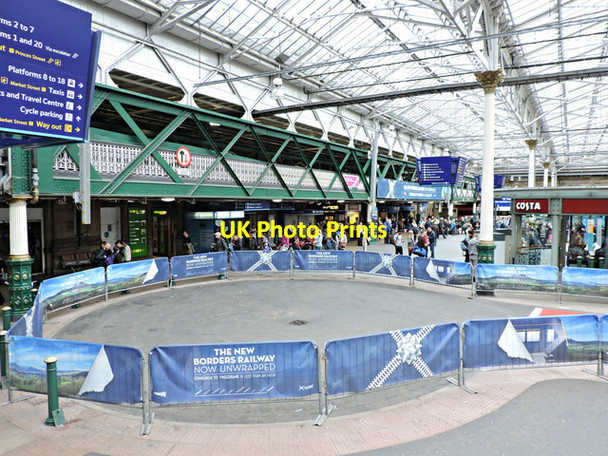 Photo 6"x4" Waverley railway station Edinburgh c2015