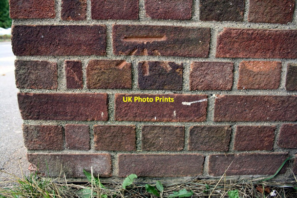 Photo 6"x4" Benchmark on bus stop, Cumnor Hill Chawley c2015