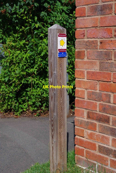 Photo 6"x4" Waymarker post, Tagwell Road, Droitwich Spa, Worcs Droitwich c2015