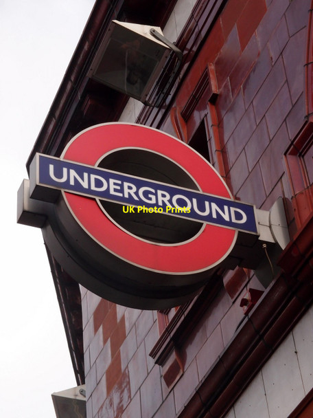 Photo 6"x4" London Underground roundel, Hampstead Hampstead\/TQ2685 c2015