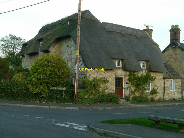 Photo 6"x4" Thatched cottage at Tackley Nethercott\/SP4820 c2015