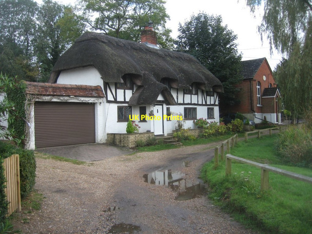 Photo 6"x4" Cottages by Oakley village pond East Oakley c2015