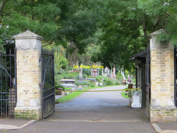 Photo 6"x4" East Cemetery Gates Camden Town c2015