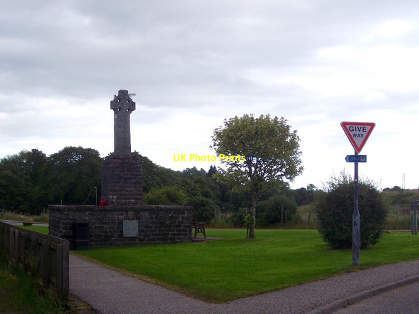 Photo 6"x4" War memorial, Evanton Drummond\/NH6065 c2015