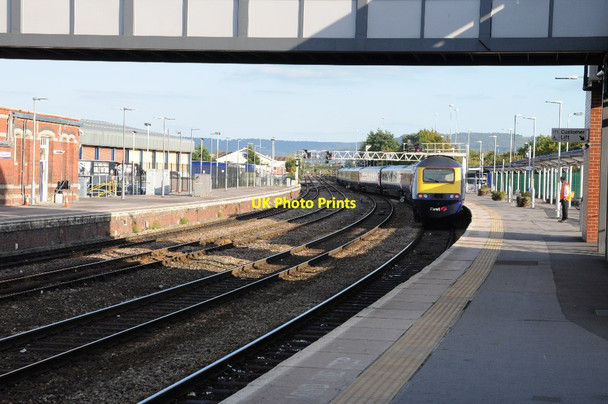 Photo 6"x4" Train leaving Gloucester Station Gloucester c2015