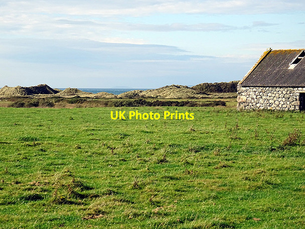 Photo 6"x4" Barn and the sea Llanddwywe c2015