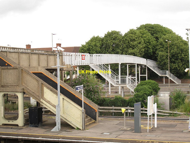 Photo 6"x4" Millbrook station footbridge Freemantle c2014