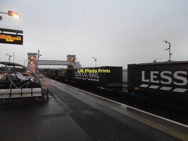 Photo 6"x4" Container train, Montrose Station Montrose c2015