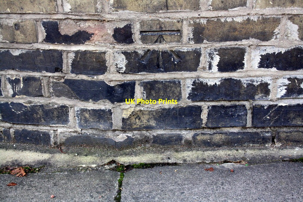 Photo 6"x4" Benchmark on #15 St Leonard's Road Ealing c2015