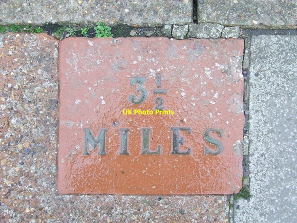 Photo 6"x4" Old Milestone Great Yarmouth c2015