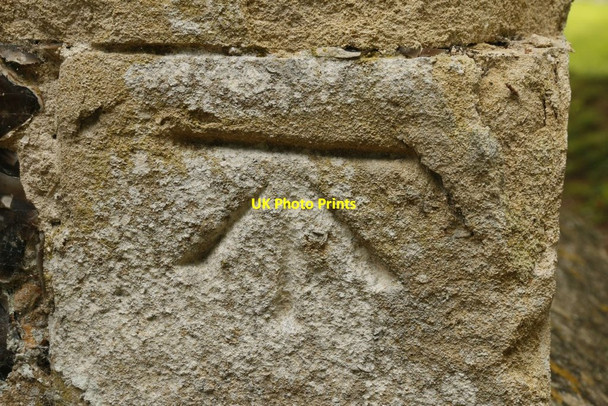 Photo 6"x4" Benchmark Close up Yattendon c2015