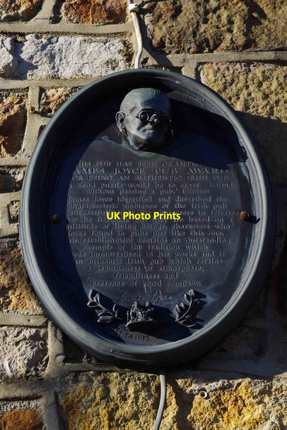 Photo 6"x4" The former Schooner Inn (3) - James Joyce Pub Award plaque, Upper Main Street, Donegal Town Donegal c2015