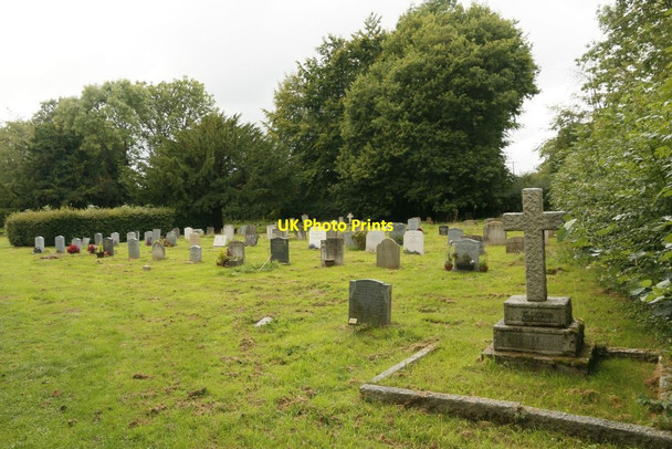Photo 6"x4" Churchyard from the Corner Yattendon c2015