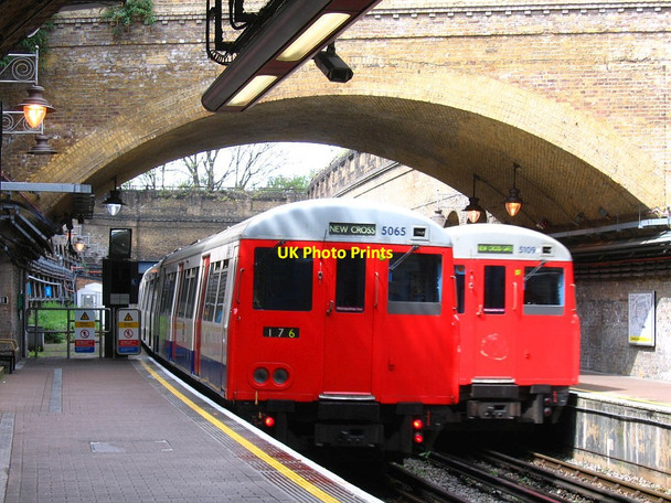 Photo 6"x4" East London Line trains at Whitechapel station Stepney\/TQ3481 c2006