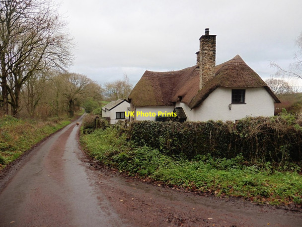 Photo 6"x4" Thatched cottage on Dolling's Road Ruggin c2015