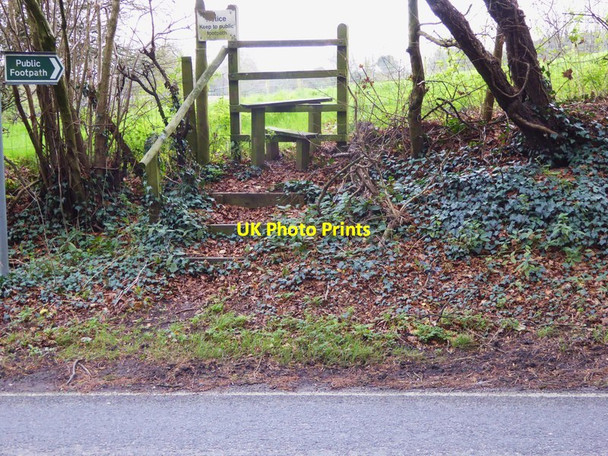 Photo 6"x4" Footpath goes west from the A29 Billingshurst c2015