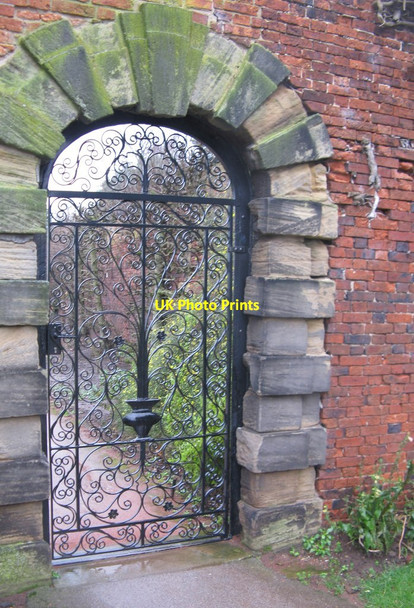 Photo 6"x4" Walled Garden, Cannon Hall Raw Green c2015