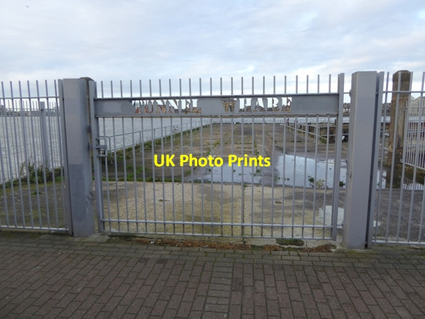 Photo 6"x4" Gate to Tunnel Wharf Greenwich\/TQ3977 c2015