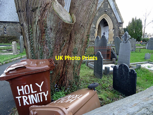 Photo 6"x4" Holy Trinity rubbish Penrhyndeudraeth c2015