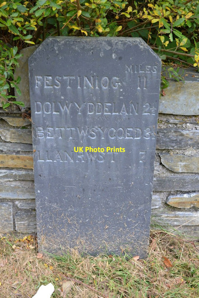 Photo 6"x4" Old Milestone Pont-y-pant c2015
