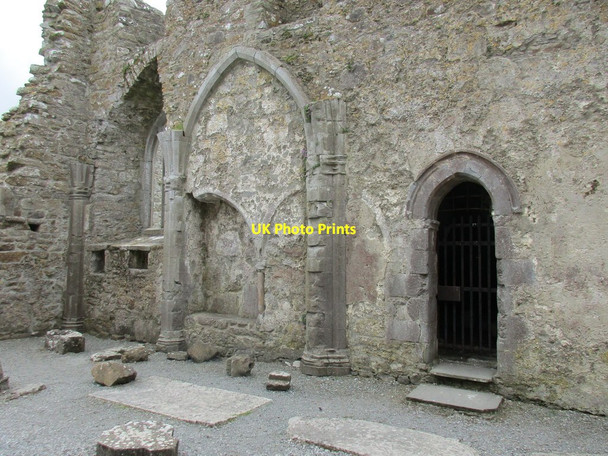 Photo 6"x4" Clonmacnoise Cathedral interior Clonmacnoise c2015