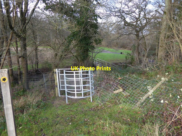 Photo 6"x4" Footpath leaves field downhill to footbridge near Furnace House Cox Green\/TQ0934 c2015