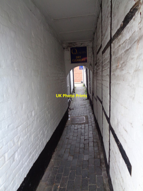 Photo 6"x4" Passage through a building, High Street, Tewkesbury Tewkesbury c2015