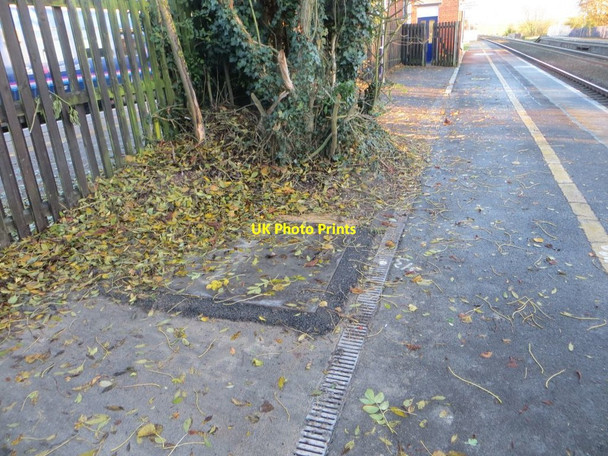 Photo 6"x4" Base on Platform Two Cholsey c2015