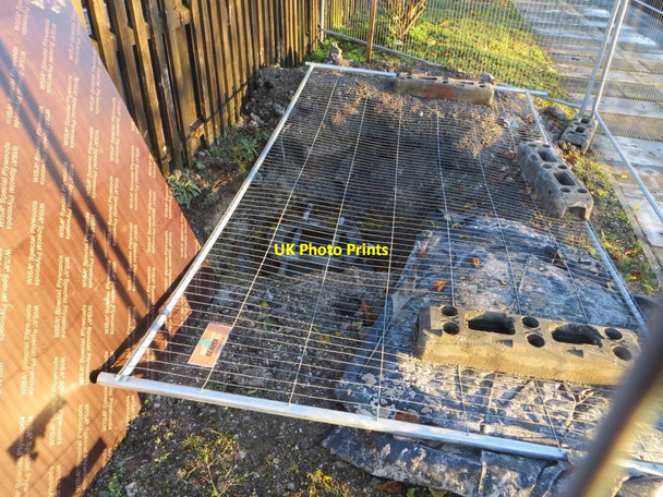 Photo 6"x4" Under the Fence Cholsey c2015