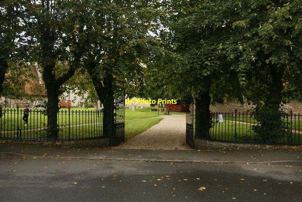Photo 6"x4" Churchyard Entrance Hampstead Norreys c2015