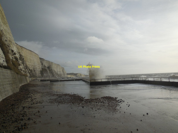 Photo 6"x4" Waves breaking on Undercliff Walk Rottingdean c2016