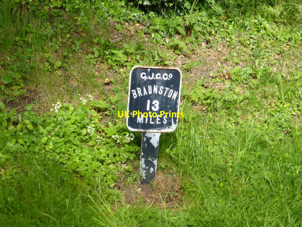 Photo 6"x4" Milestone 13 Bugbrooke c2015