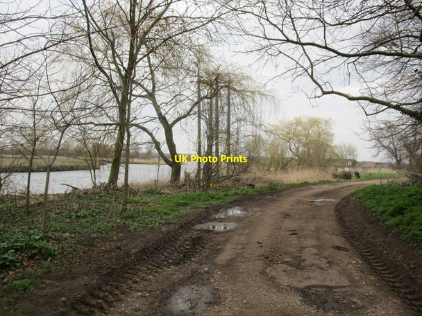 Photo 6"x4" Approaching the Trent at Newton Solney Newton Solney c2015