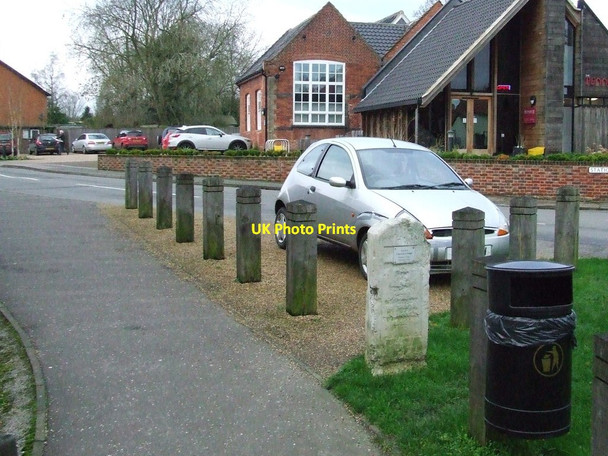 Photo 6"x4" Old Milestone Pulham St Mary c2016